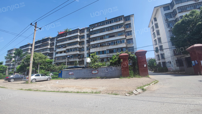 檀树垴庄外景图