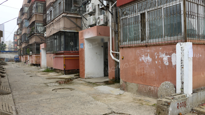 镇政府楼外景图