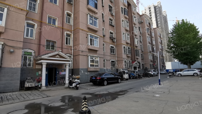 于底小区外景图