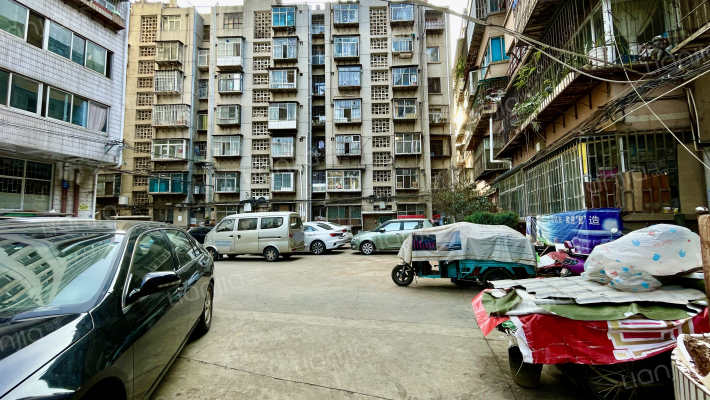 八0一大厦外景图