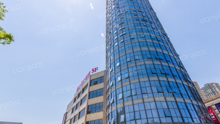 恒业站前广场外景图