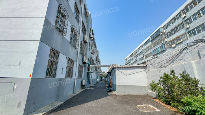 泰安市公共资源交易中心宿舍外景图