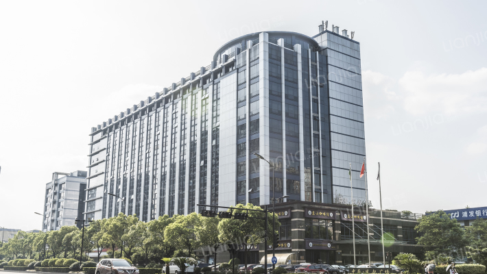 中豪凤起广场外景图