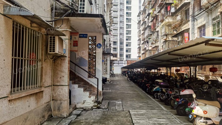 广西广播电影电视局第一宿舍外景图