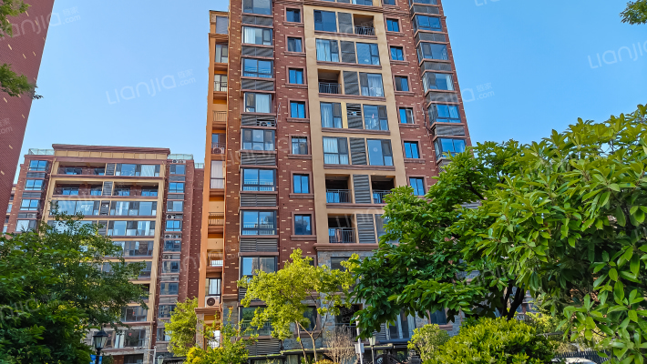 和润卧龙城外景图