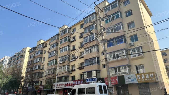 宏伟小区外景图