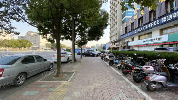 华丽大厦外景图