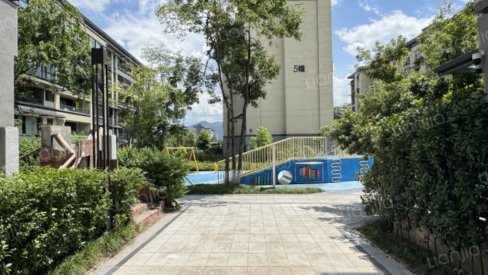 云山长麓外景图