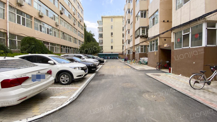 中日化小区外景图