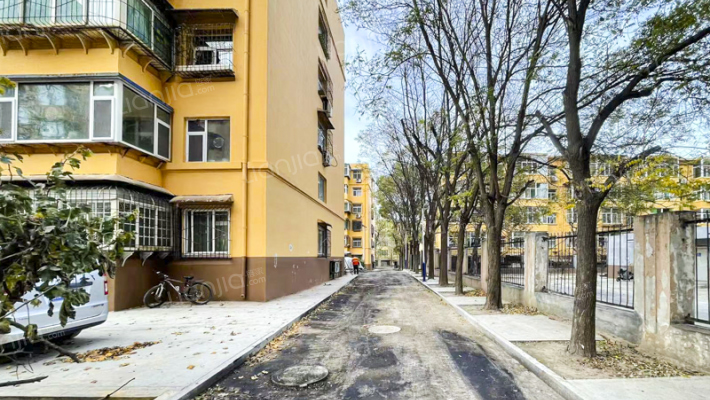 西山大学生公寓外景图