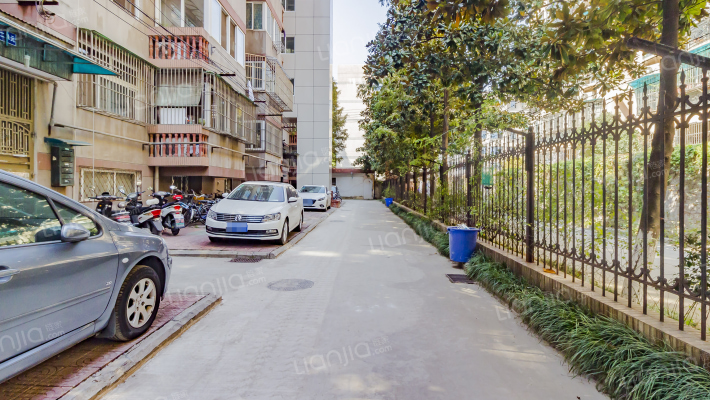 南航东苑外景图