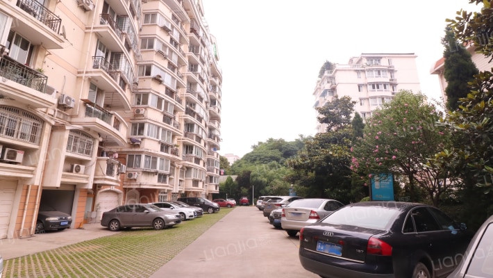 阳光公寓外景图