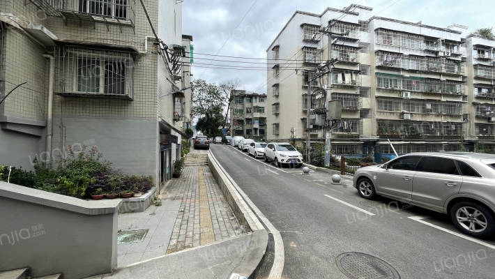 花溪大道南段2708号安置房外景图