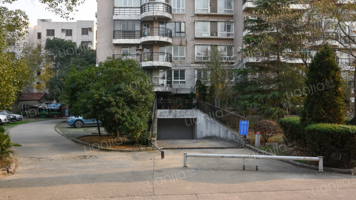 怡园公寓外景图