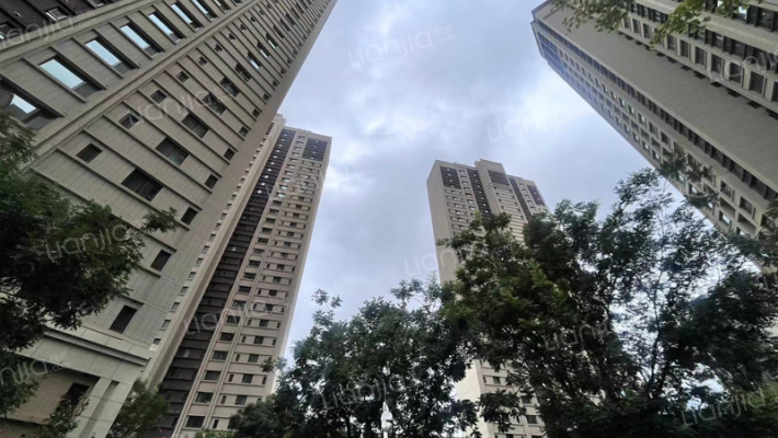 保利金香槟外景图