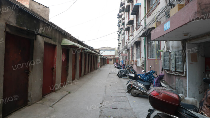 农贸公司家属院外景图