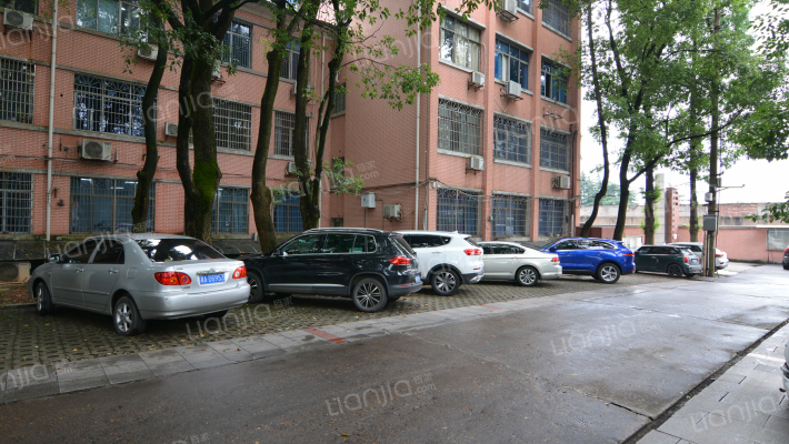 中南大学计量局宿舍外景图