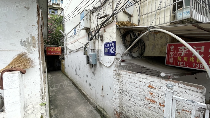 八鸽岩路142号外景图