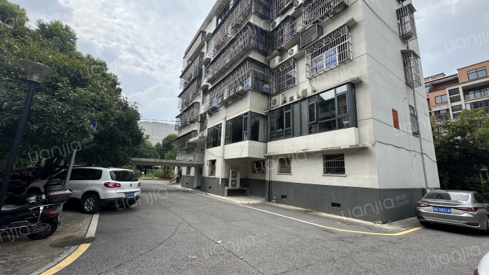 水务局宿舍楼外景图