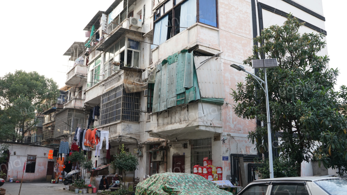 市化工局宿舍外景图