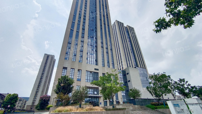 春天城市广场外景图