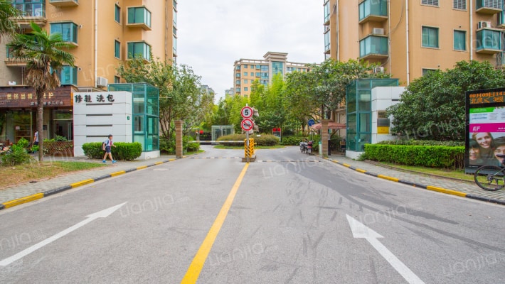 品赏碧云外景图