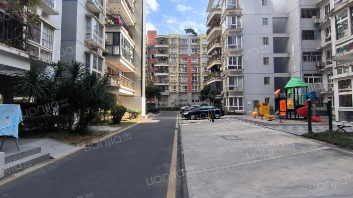 蓝天花园外景图