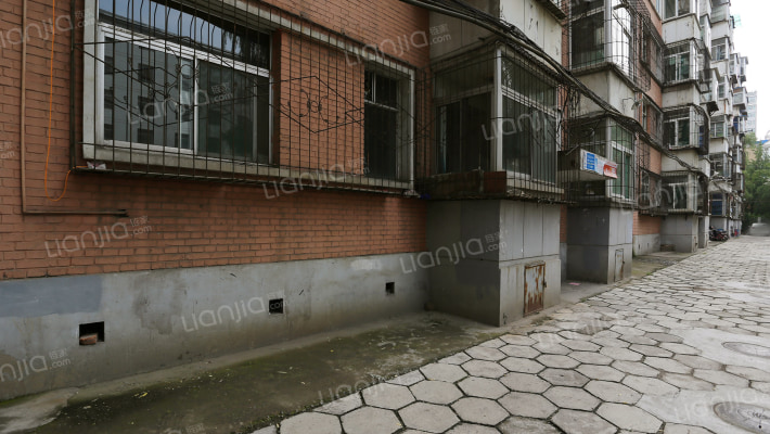 太原大学宿舍区外景图