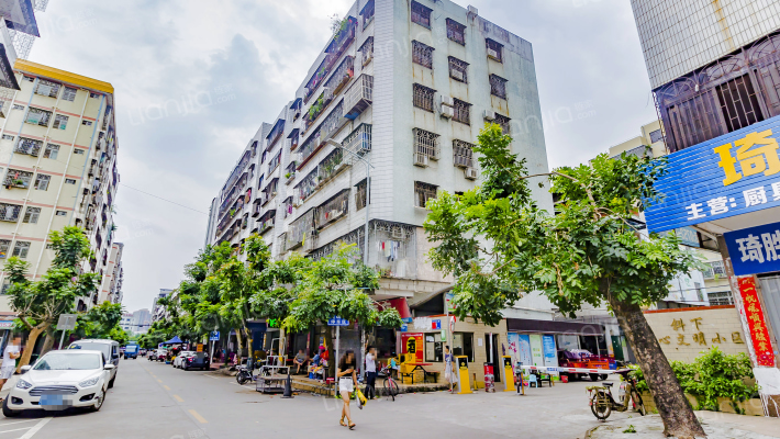 斜下中心文明小区外景图