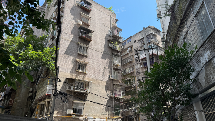 孙家书房上街外景图