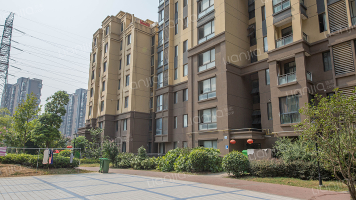 景尚名郡外景图