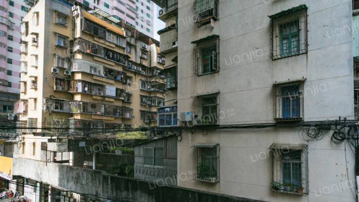 厦罐宿舍外景图