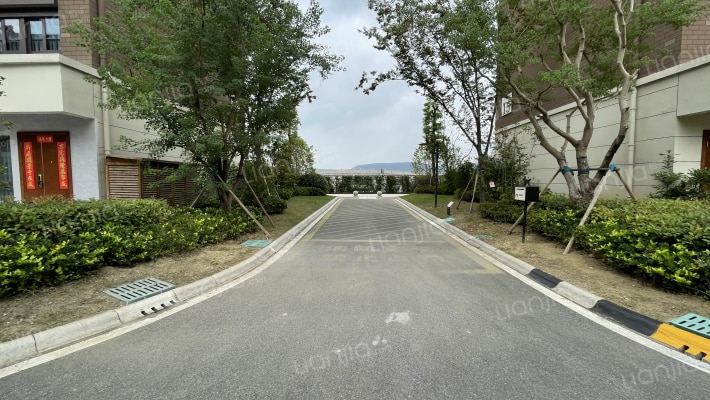 见山湖别院外景图