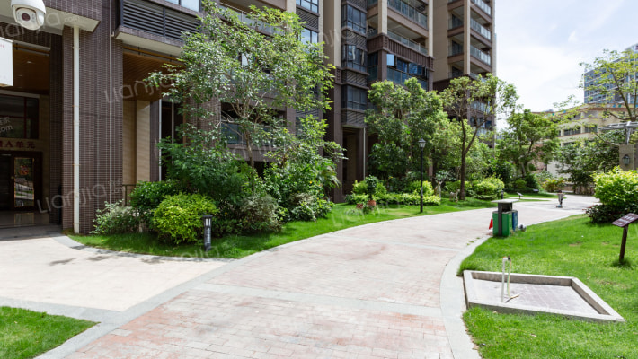 铂金广场外景图