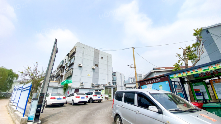 市卫健委宿舍外景图