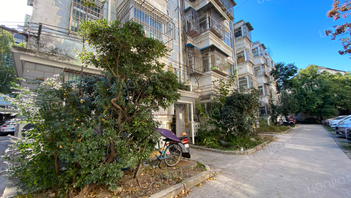 金龙公寓外景图