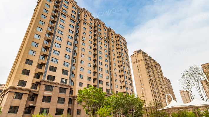 圣世金鼎城外景图