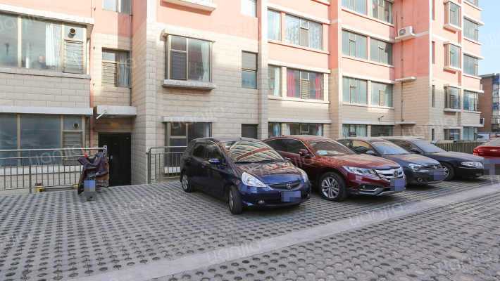 电大宿舍外景图