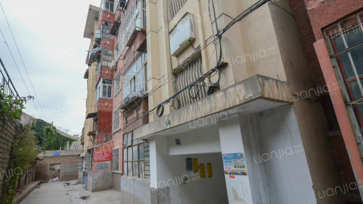 兰州文科职业学校家属楼外景图