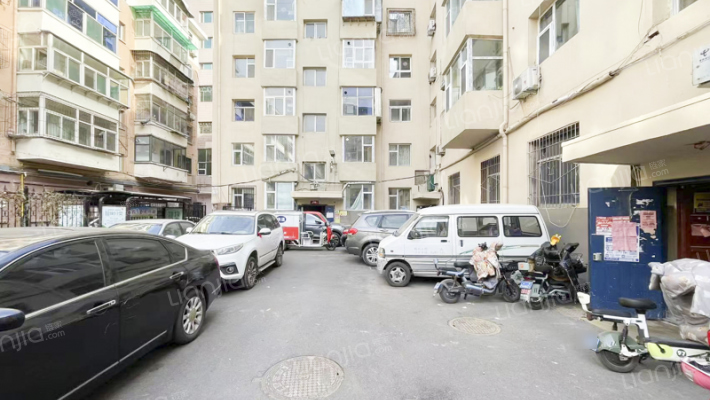 化工宿舍本楼外景图