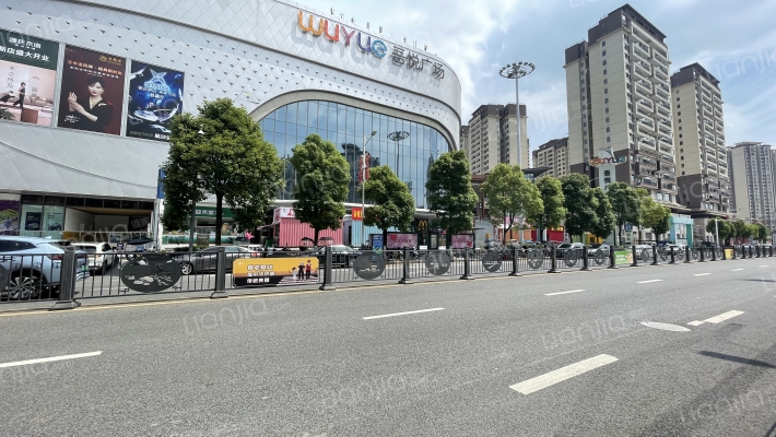 清镇吾悦广场外景图