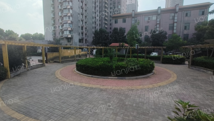 金顶花园小区外景图