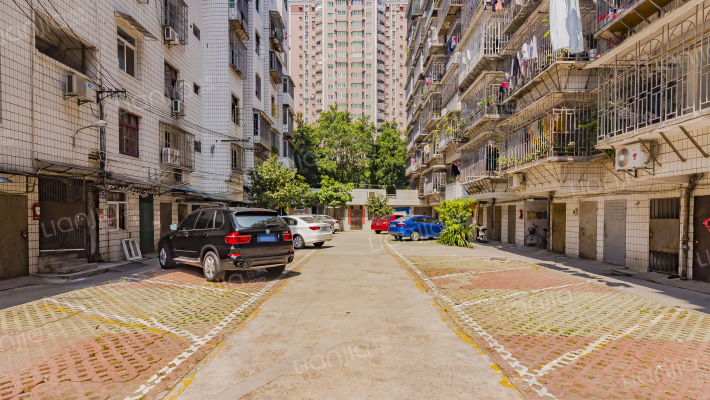 梅峰井边新村外景图