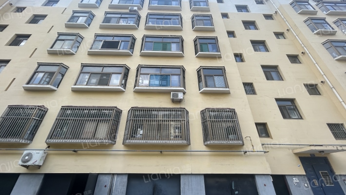 工商局宿舍大院外景图