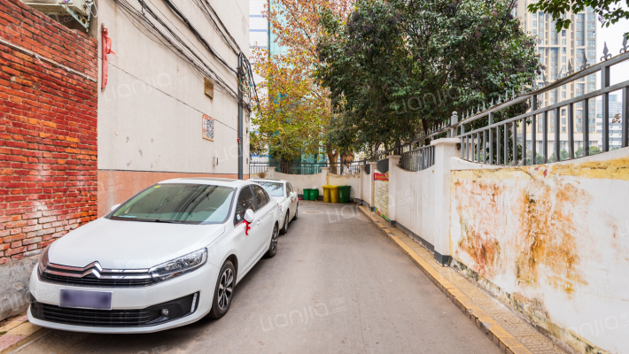 航海路86号院外景图