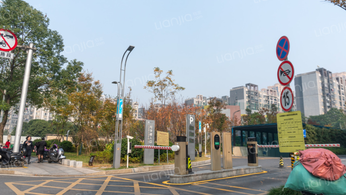 长房国际大厦外景图