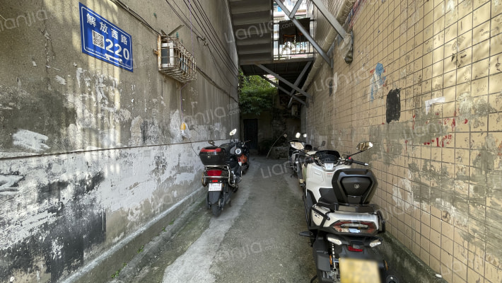 解放西路220号外景图