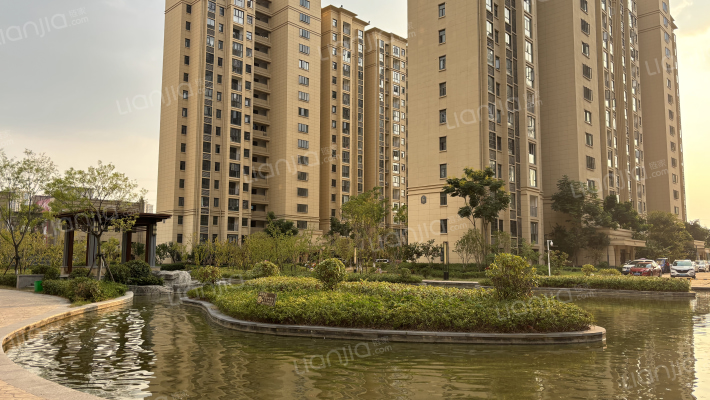 天盛学府城外景图