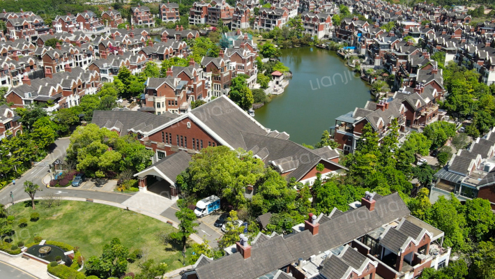 翡翠山城外景图