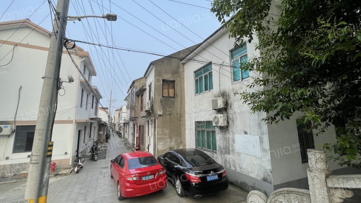 东街外景图